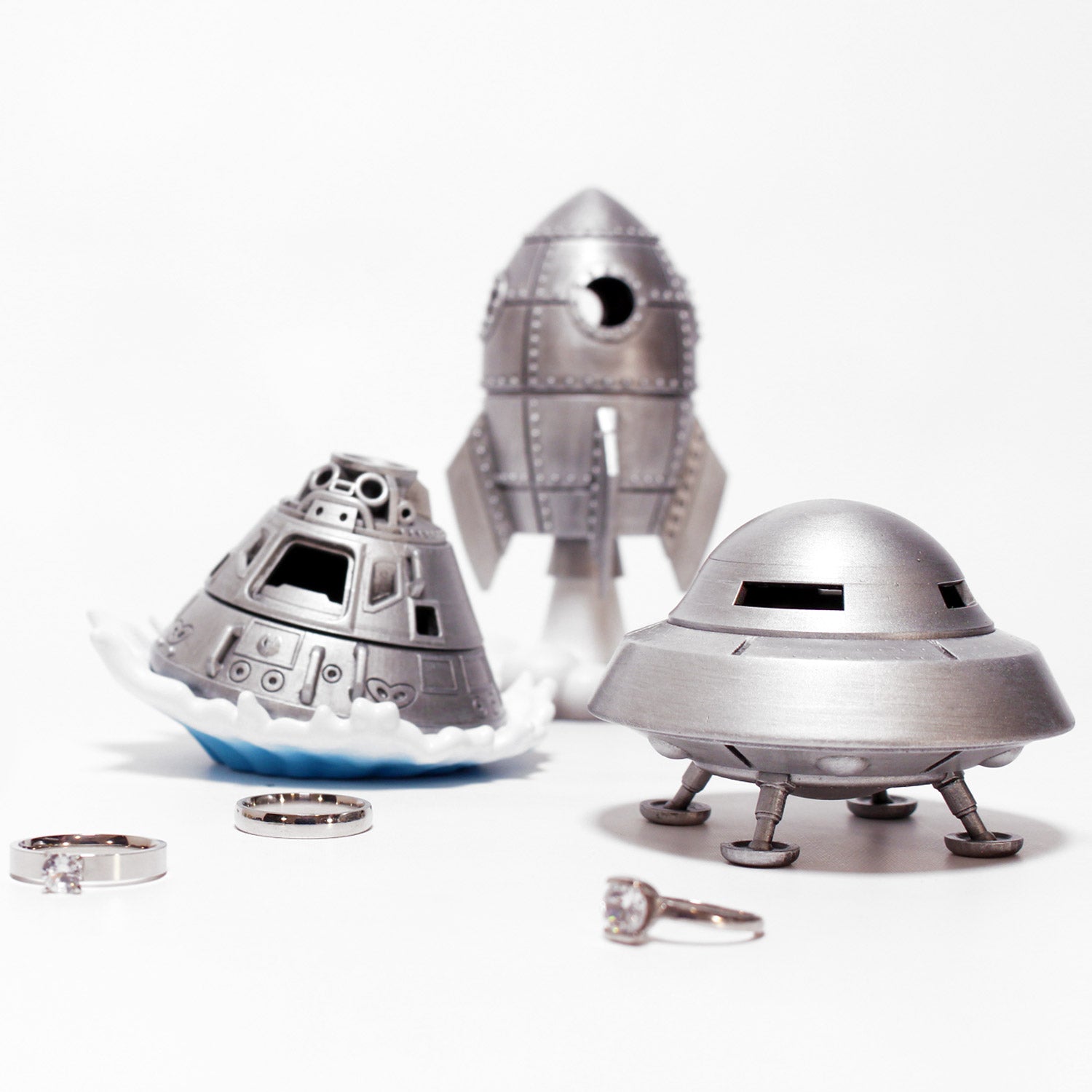 Apollo 11 Vintage Rocket UFO Flying Saucer Ring Box Sci-Fi Collection